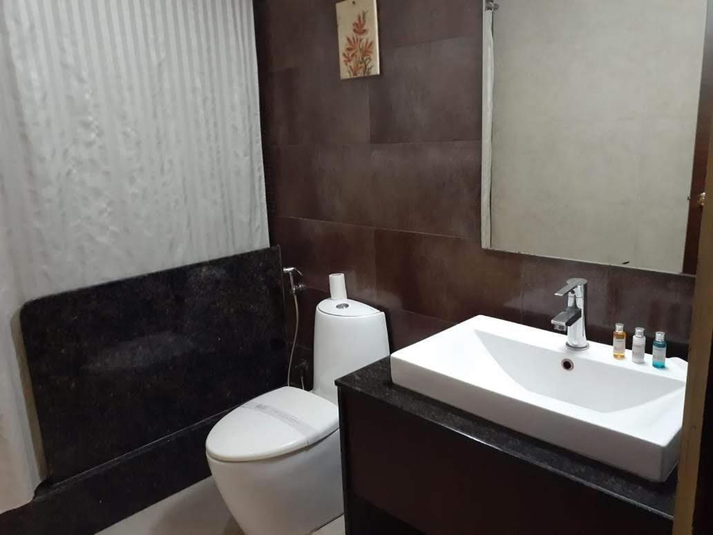 Hotel Md'S Continental Джорхат Екстер'єр фото
