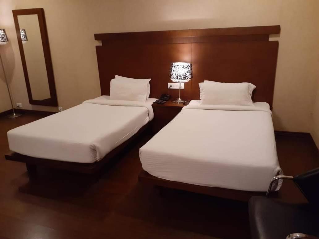 Hotel Md'S Continental Джорхат Екстер'єр фото