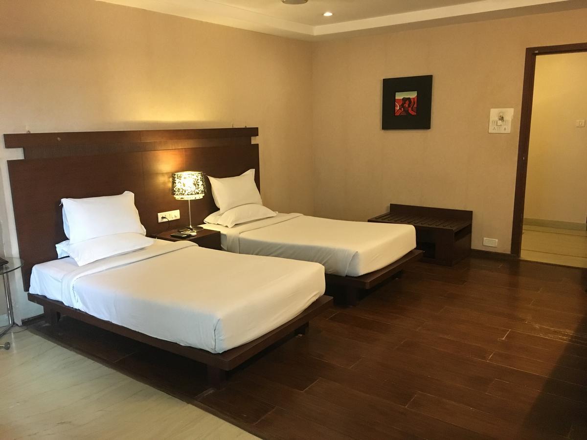 Hotel Md'S Continental Джорхат Екстер'єр фото